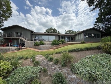 HOW ABOUT A HOME WITH THREE L'S? Luxurious, Lovable, and - photo 4
