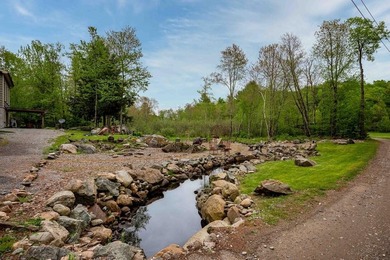 Welcome to Cathedral Rock, a one-of-a-kind lakefront retreat set - photo 9