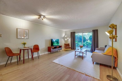 Cute 1 story, first floor unit with a patio next to a lush - photo 3