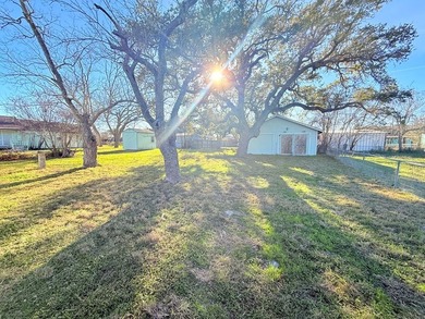 Investment opportunity in the heart of Rockport! This 2-bedroom - photo 12