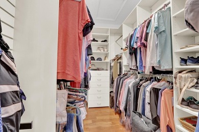 This bright and spacious home boasts soaring ceilings and a - photo 28