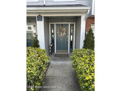 Welcome to this spacious 3-bedroom home offering multiple levels - photo 2