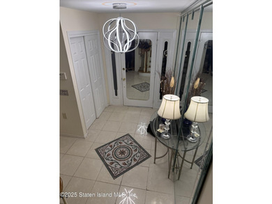 Welcome to this spacious 3-bedroom home offering multiple levels - photo 4