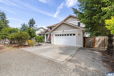 Tucked beyond a paved driveway and framed by crosswood fencing - photo 38