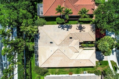 This bright and spacious home boasts soaring ceilings and a - photo 38