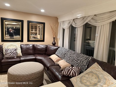 Welcome to this spacious 3-bedroom home offering multiple levels - photo 8
