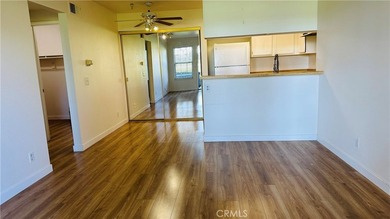 Ground-floor condo located in a desirable, gated 55+ community - photo 4