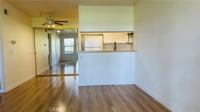 Ground-floor condo located in a desirable, gated 55+ community - photo 5