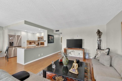 Lake Condo For Sale in Boca Raton, Florida