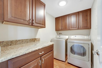 Massive price drop, very motivated Seller, submit all offers! - photo 2