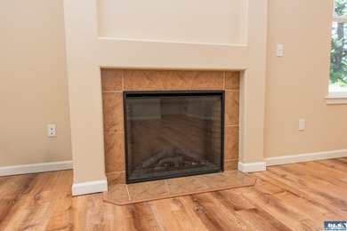 A beautifully updated and lovingly cared for townhouse, this - photo 11