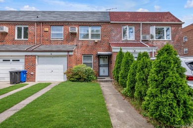 Excellent opportunity in prime Bayside! Brick attached - photo 2