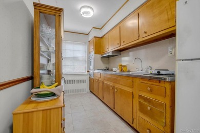 Excellent opportunity in prime Bayside! Brick attached - photo 3