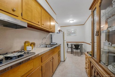 Excellent opportunity in prime Bayside! Brick attached - photo 4
