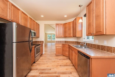 A beautifully updated and lovingly cared for townhouse, this - photo 15