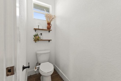 Welcome to this beautifully maintained 3-bedroom, 2-bathroom - photo 16