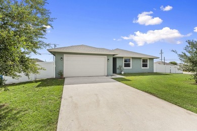 Welcome to this beautifully maintained 3-bedroom, 2-bathroom - photo 18