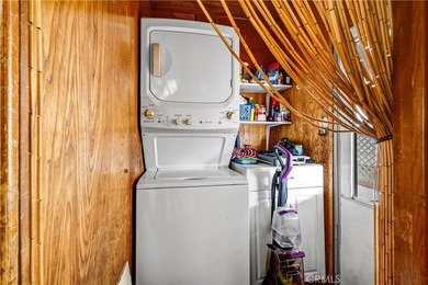 * *MOVE IN READY CORNER LOT WITH TIKI ROOM AND LARGE YARD.* - photo 26