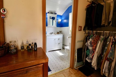 Classic 1930s Gambrel brimming with charm, character, and - photo 44