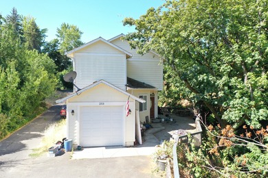 Rogue River Home For Sale in Grants Pass Oregon