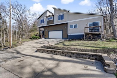 Lake Lotawana Home For Sale in Lake Lotawana Missouri