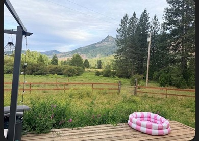 Beautiful property with stunning views of Mount Hough! This - photo 17