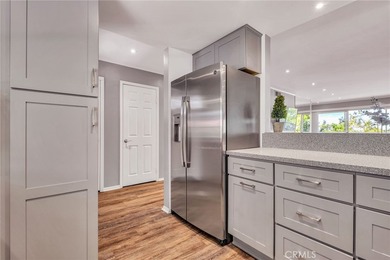 Welcome to this beautifully fully furnished, move-in-ready - photo 4