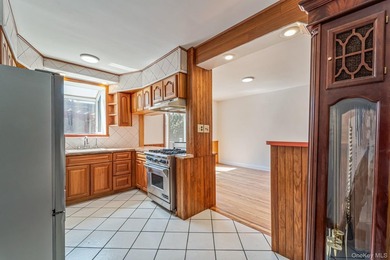 Welcome to this perfectly located home in the heart of Bayside - photo 11