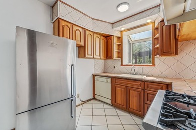 Welcome to this perfectly located home in the heart of Bayside - photo 12