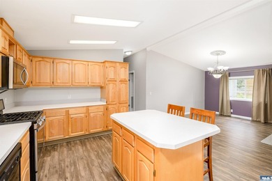 Welcome home to this beautifully maintained 3-bedroom, 2-bath - photo 12