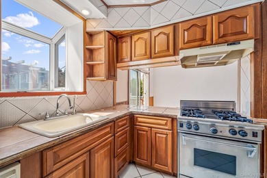 Welcome to this perfectly located home in the heart of Bayside - photo 13