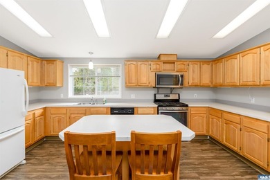 Welcome home to this beautifully maintained 3-bedroom, 2-bath - photo 13