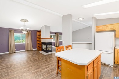 Welcome home to this beautifully maintained 3-bedroom, 2-bath - photo 14