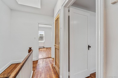 Welcome to this perfectly located home in the heart of Bayside - photo 15