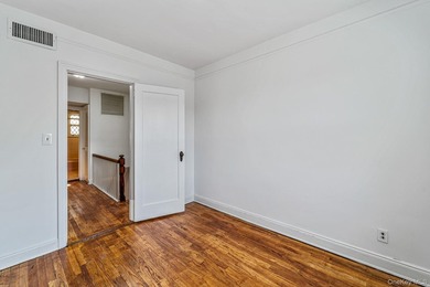 Welcome to this perfectly located home in the heart of Bayside - photo 16