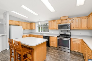 Welcome home to this beautifully maintained 3-bedroom, 2-bath - photo 16