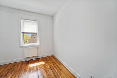 Welcome to this perfectly located home in the heart of Bayside - photo 17