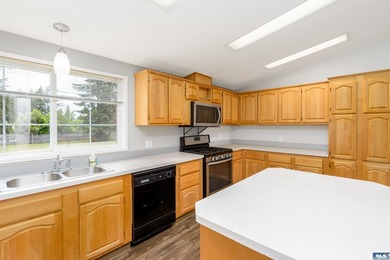 Welcome home to this beautifully maintained 3-bedroom, 2-bath - photo 17