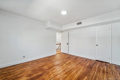 Welcome to this perfectly located home in the heart of Bayside - photo 20