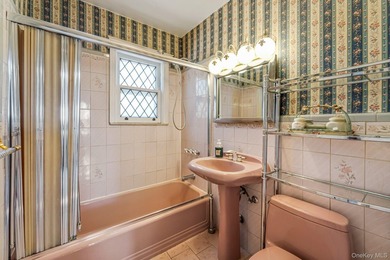 Welcome to this perfectly located home in the heart of Bayside - photo 22