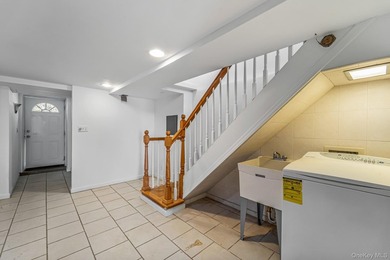Welcome to this perfectly located home in the heart of Bayside - photo 23