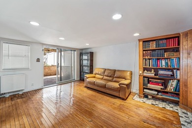 Welcome to this perfectly located home in the heart of Bayside - photo 25