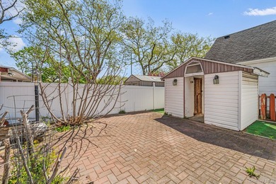 Welcome to this perfectly located home in the heart of Bayside - photo 30