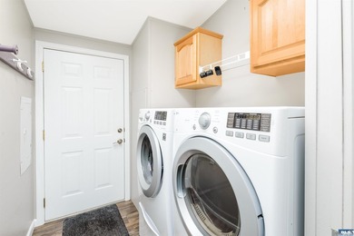 Welcome home to this beautifully maintained 3-bedroom, 2-bath - photo 33