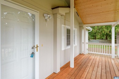 Welcome home to this beautifully maintained 3-bedroom, 2-bath - photo 38