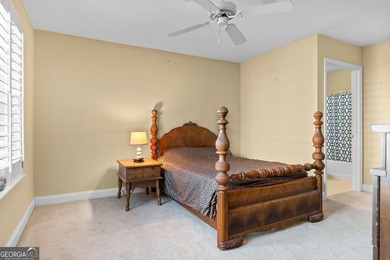 Beautiful 3 bedroom, 3 bathroom home located in the highly - photo 3