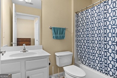 Beautiful 3 bedroom, 3 bathroom home located in the highly - photo 4