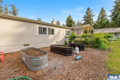 Welcome home to this beautifully maintained 3-bedroom, 2-bath - photo 44