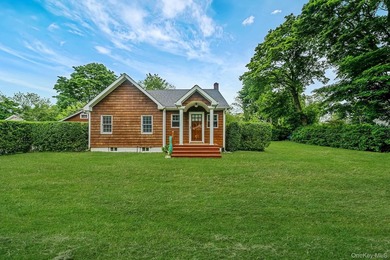 Welcome Home to your own hidden Bellport gem South of Montauk - photo 1