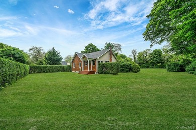 Welcome Home to your own hidden Bellport gem South of Montauk - photo 2